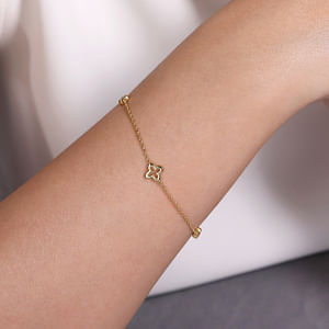 Diamond Clover Station Bracelet in 14K Yellow Gold